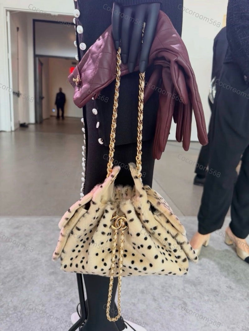 샤넬 new 공방 램스킨 퍼 시어링 25백 미니 limited
