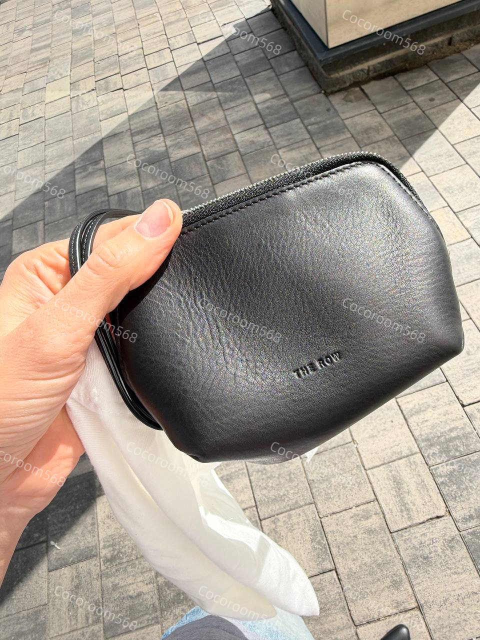 더로우 오웬 파우치백